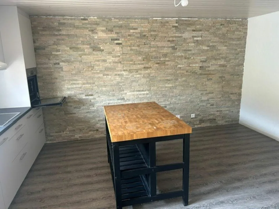 Charmante 3.5-Zimmerwohnung mit Cheminée, Balkon und modernem Wohnkomfort in Orselina / Affascinante appartamento di 3.5 locali con camino, balcone e comfort abitativo moderno a Orselina – photo 3 sur 10