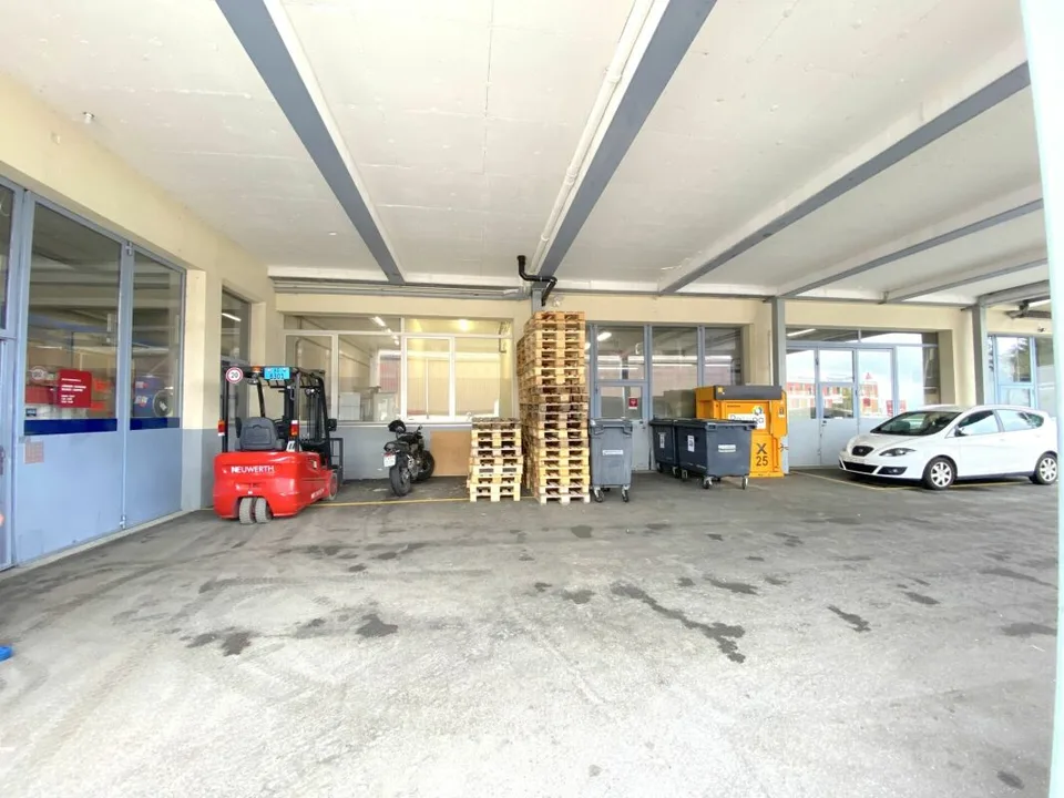 Vaud local storage showroom depot archives for rent In Budron 600/1200 m2 – photo 8 of 10