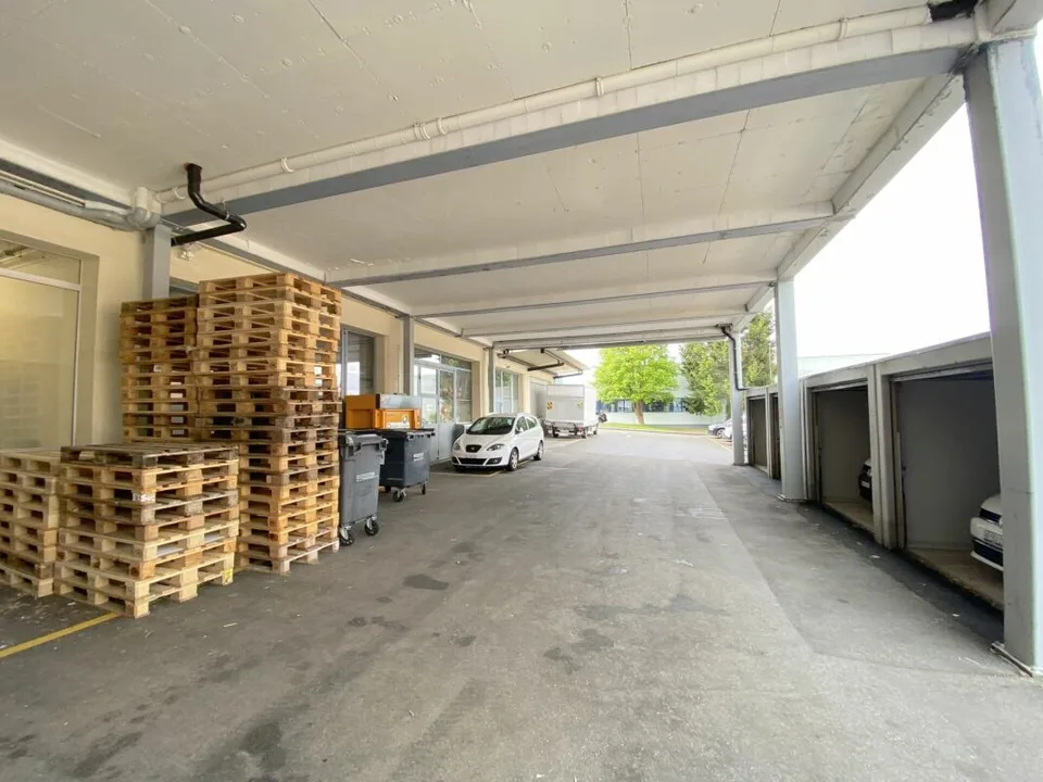 Vaud local storage showroom depot archives for rent In Budron 600/1200 m2 – photo 6 of 10