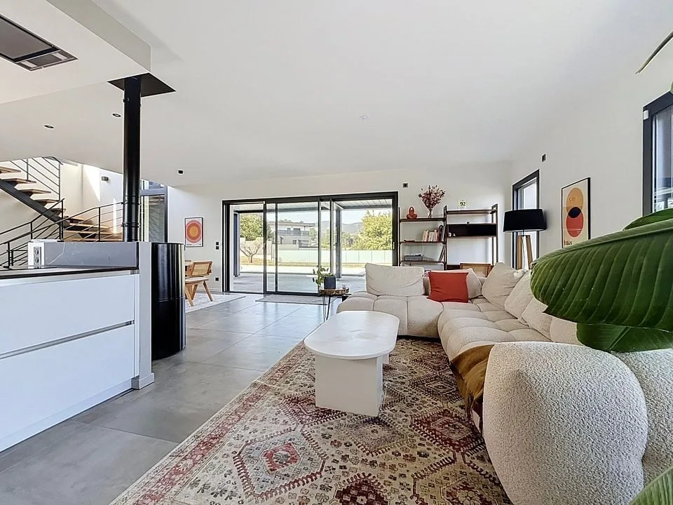 Moderne Villa mit beheiztem Pool – Foto 4 von 13
