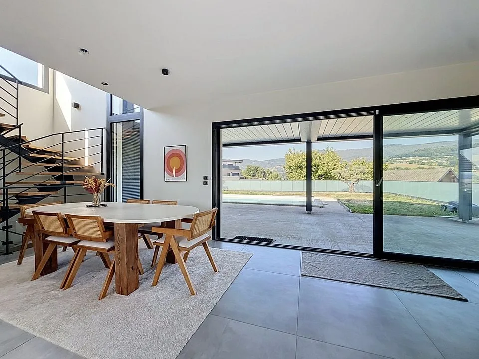 Moderne Villa mit beheiztem Pool – Foto 8 von 13