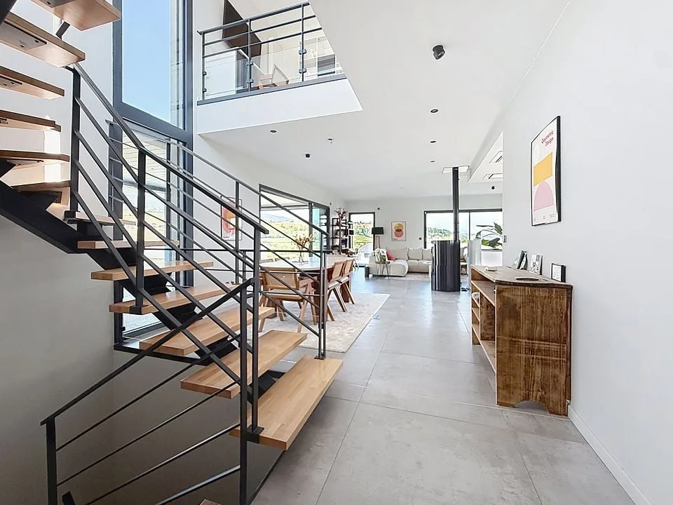 Moderne Villa mit beheiztem Pool – Foto 9 von 13