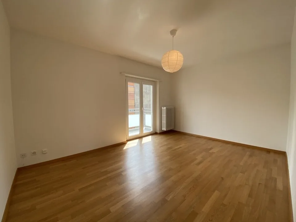 APPARTAMENTO 3.5 LOCALI AL 4 E ULTIMO PIANO CON VISTA SUI MONTI – foto 5 di 12
