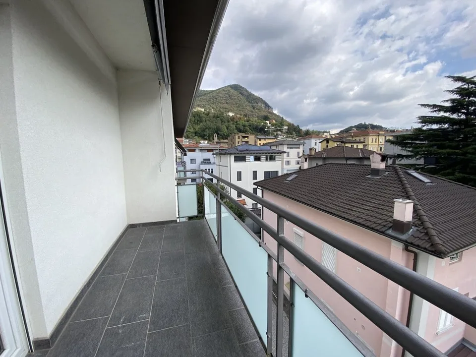 APPARTAMENTO 3.5 LOCALI AL 4 E ULTIMO PIANO CON VISTA SUI MONTI – foto 9 di 12