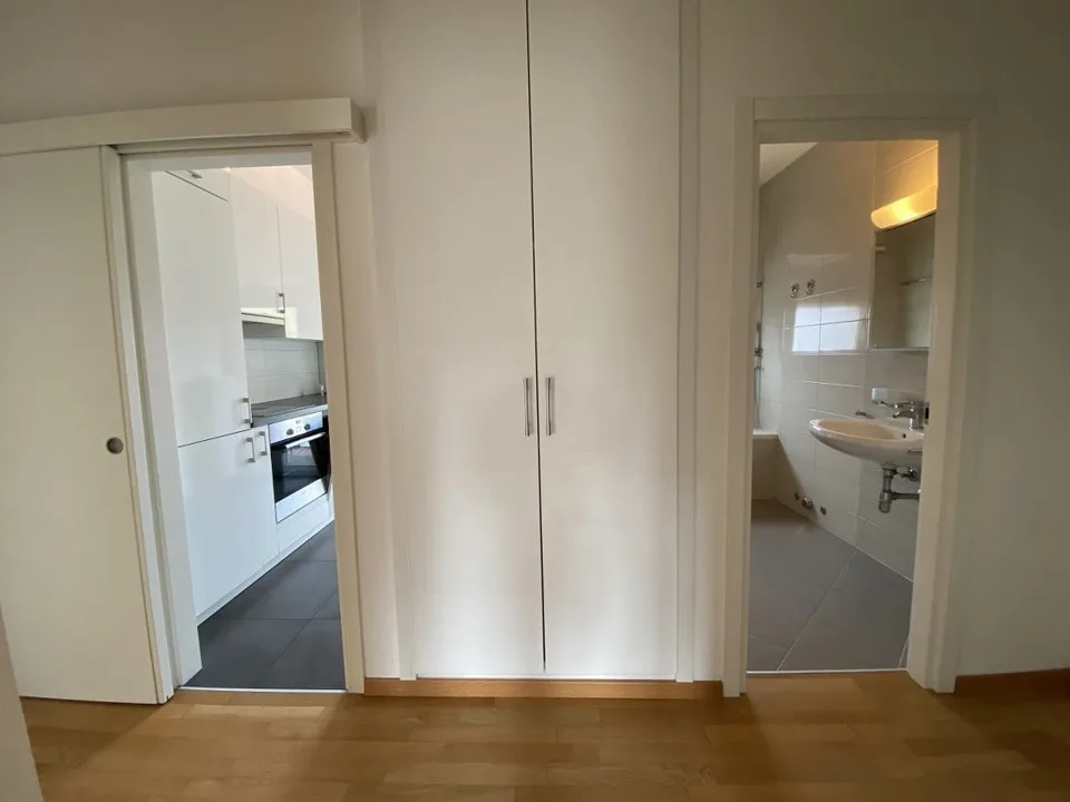 APPARTAMENTO 3.5 LOCALI AL 4 E ULTIMO PIANO CON VISTA SUI MONTI – foto 4 di 12