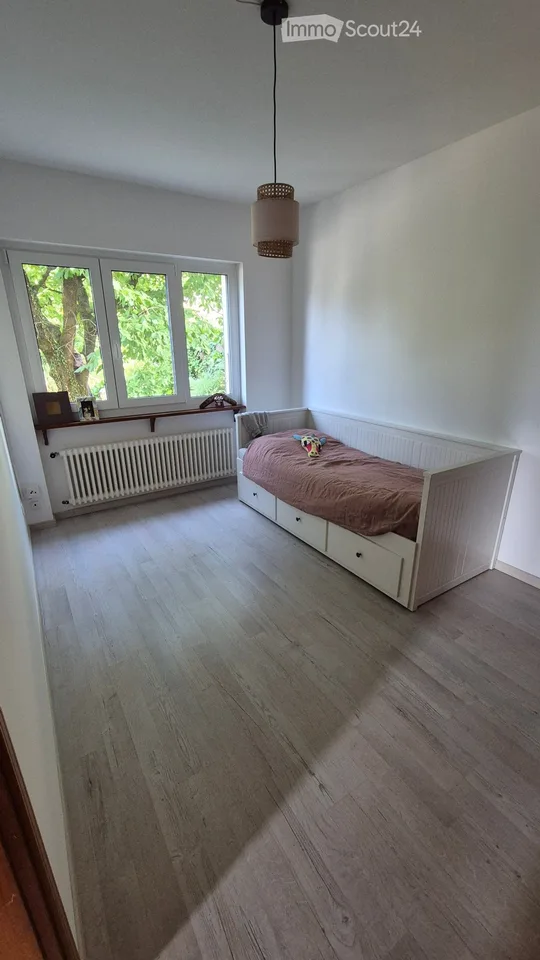 Ich suche eine Mitbewohnerin/einen Mitbewohner für ein großes Haus mit Garten – Foto 5 von 5