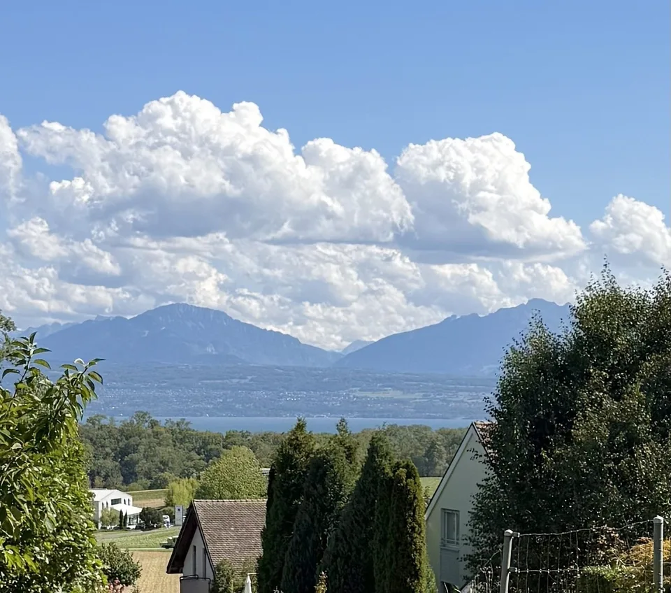 Familienhaus mit ruhiger Lage und kleiner Seesicht – Foto 2 von 13