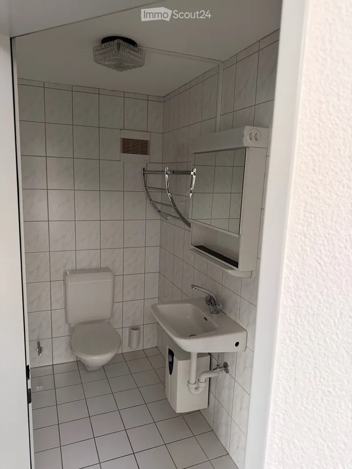 2 gr. Zimmer (in WG) – Foto 2 von 4