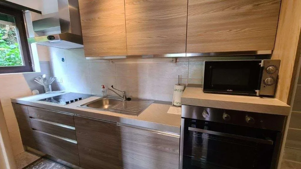 GOLDENE HÜGEL: GROßES 2.5 ZIMMER WOHNUNG MIT MOBELN UND GARTEN – Foto 7 von 9