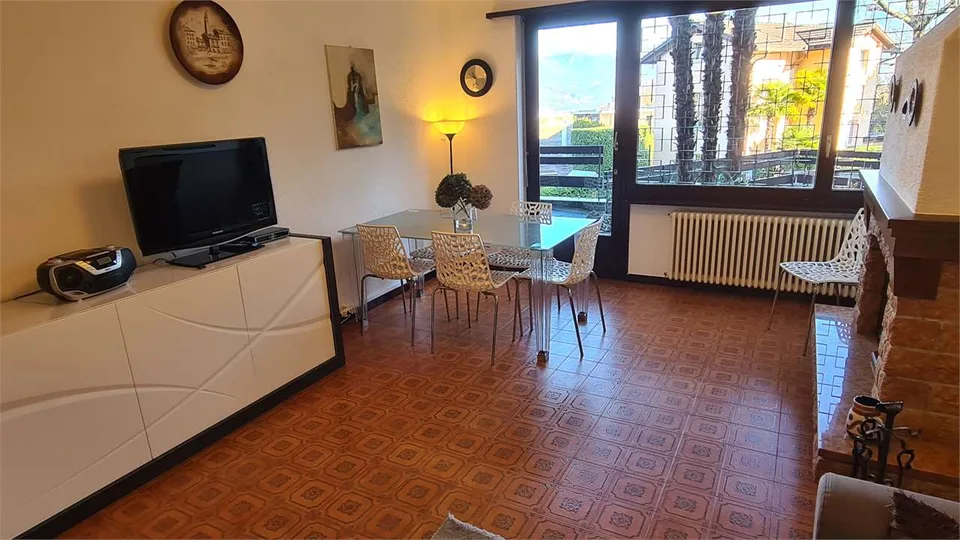 GOLDENE HÜGEL: GROßES 2.5 ZIMMER WOHNUNG MIT MOBELN UND GARTEN – Foto 6 von 9