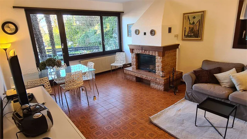 GOLDENE HÜGEL: GROßES 2.5 ZIMMER WOHNUNG MIT MOBELN UND GARTEN – Foto 4 von 9