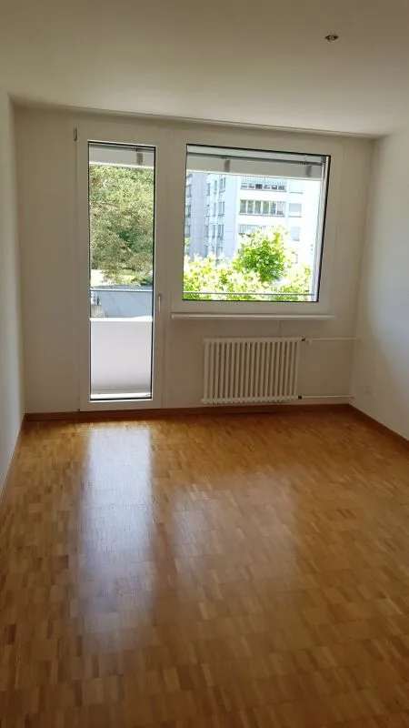 Exklusive, lichtdurchflutete Wohnung mit traumhaftem Ausblick ins Grüne und weitläufigem Balkon. – Foto 7 von 10