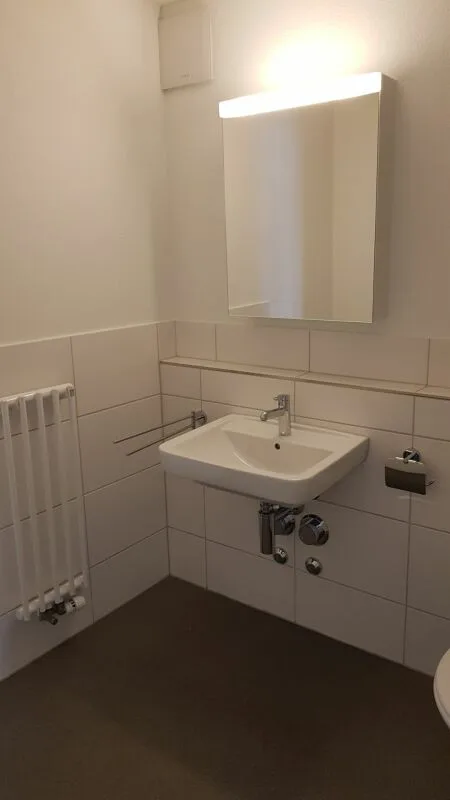 Exklusive, lichtdurchflutete Wohnung mit traumhaftem Ausblick ins Grüne und weitläufigem Balkon. – Foto 6 von 10