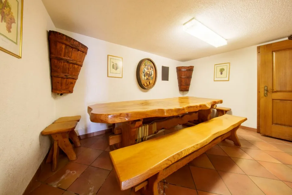 Une maison pleine de potentiel sur le coteau de Fully – photo 9 sur 12