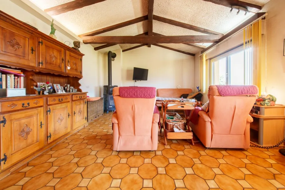 Une maison pleine de potentiel sur le coteau de Fully – photo 5 sur 12