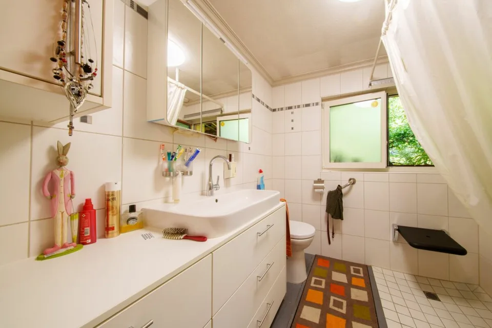 Une maison pleine de potentiel sur le coteau de Fully – photo 10 sur 12