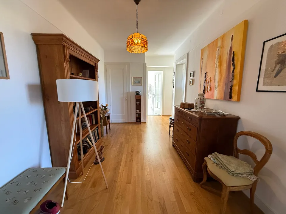 Charmantes 3,5-Zimmer-Wohnung nur wenige Schritte vom See und der Innenstadt entfernt – Foto 7 von 11