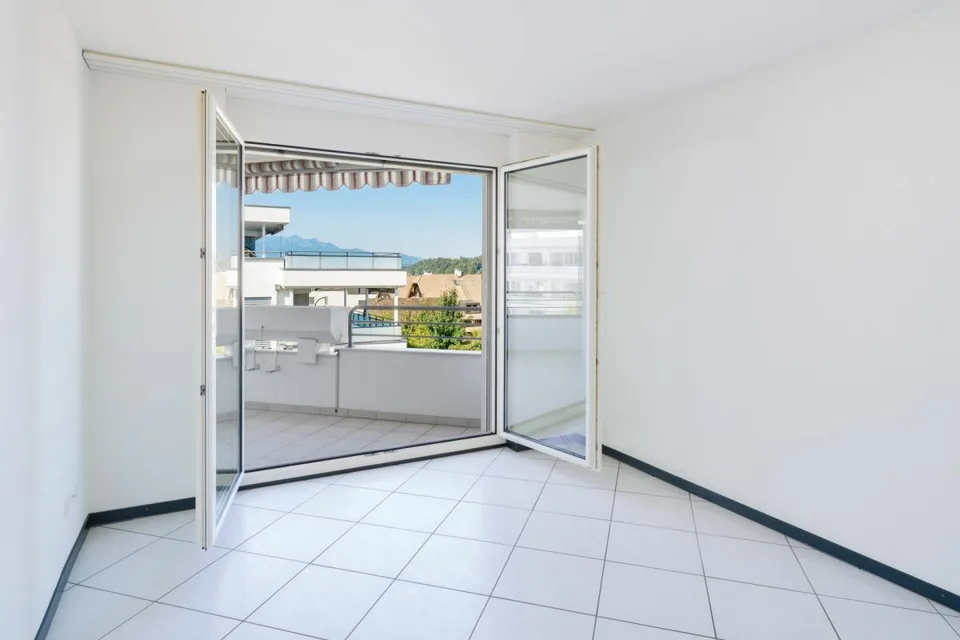 Attraktive Eigentumswohnung mit Balkon und Weitsicht ins Grüne – Foto 6 von 9
