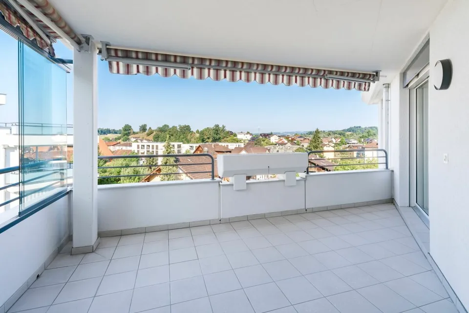 Attraktive Eigentumswohnung mit Balkon und Weitsicht ins Grüne – Foto 2 von 9