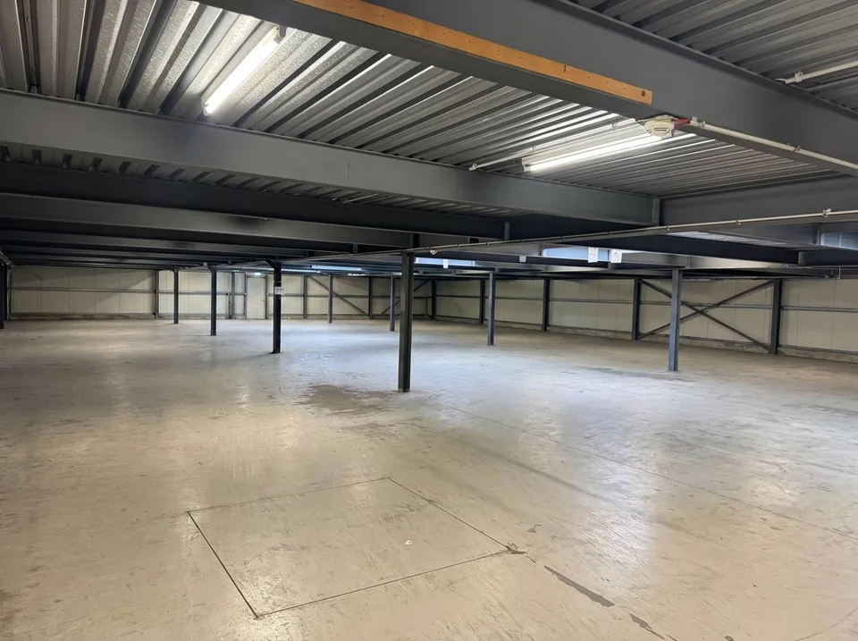 Spazi di produzione, magazzino e commerciali a Kloten – disponibili da ottobre 2027 – foto 9 di 11