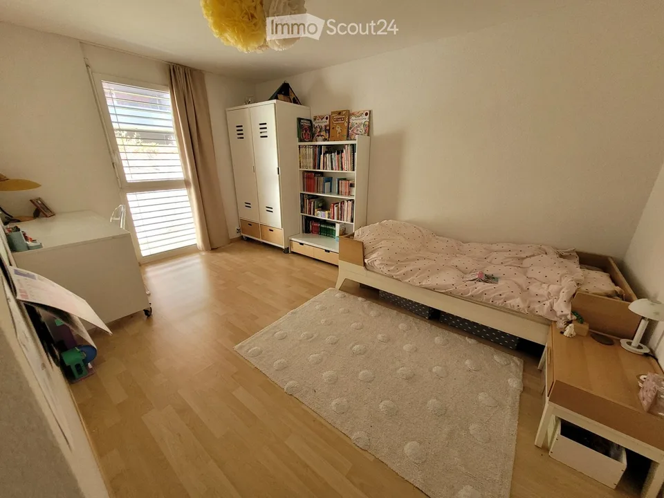Wohnung 4.5 Zimmer mit Balkon, Garage, Spielplatz – Foto 3 von 5
