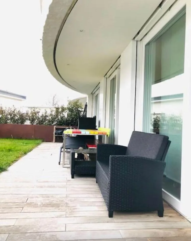 Villa jumelée exclusive de haut standing avec jardin – photo 4 sur 13