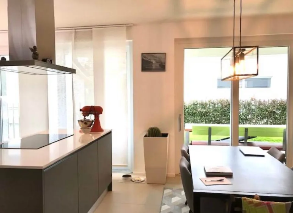 Villa jumelée exclusive de haut standing avec jardin – photo 2 sur 13