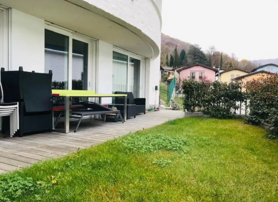 Villa jumelée exclusive de haut standing avec jardin – photo 3 sur 13