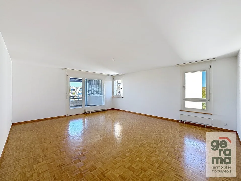 Spacious 4.5-room apartment of 113m2 – photo 2 of 9