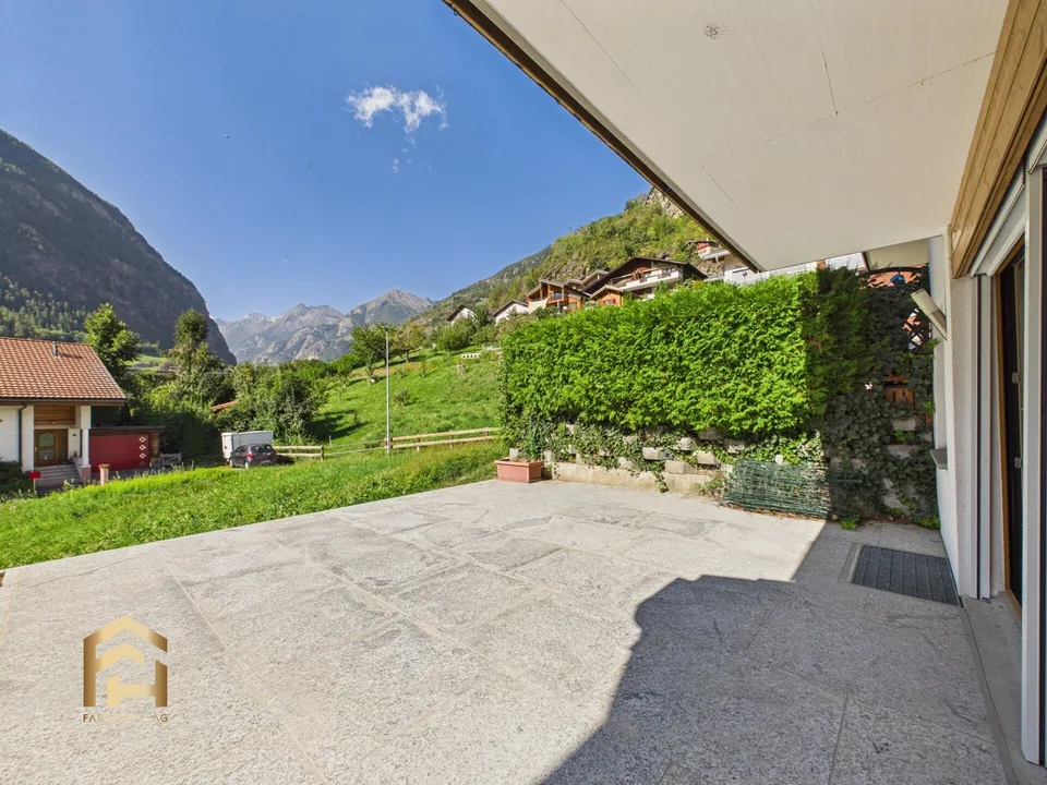 Traumhaftes 6.5Zimmer-Reihenhaus mit Terrasse & Balkon – Foto 4 von 13