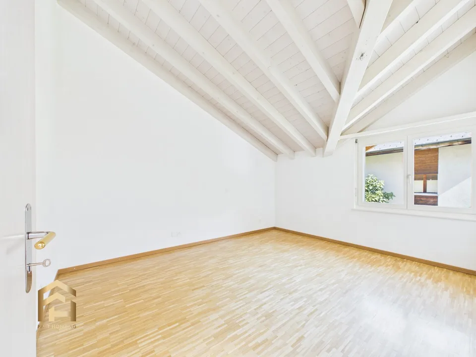 Traumhaftes 6.5Zimmer-Reihenhaus mit Terrasse & Balkon – Foto 5 von 13