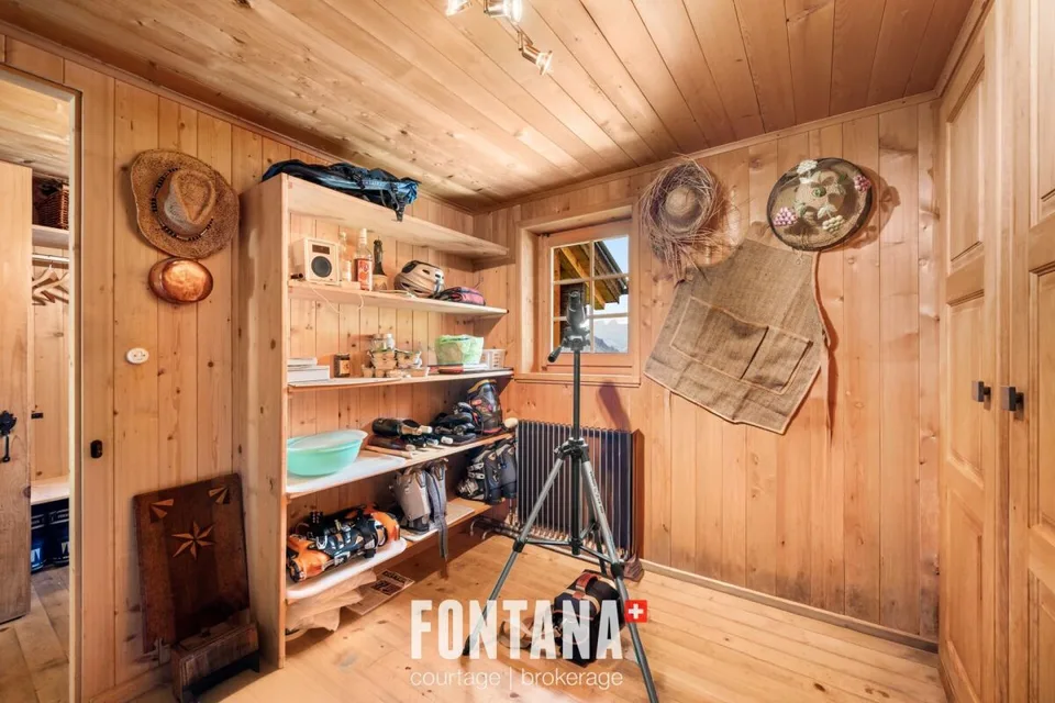 AUTHENTIC CHALET DATING FROM 1840 - LES DIABLERETS – photo 14 of 30
