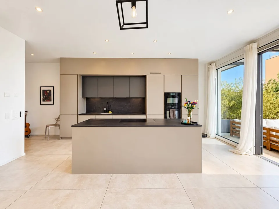 Elegante appartamento di 3.5 locali con terrazza e giardino privato – foto 3 di 17