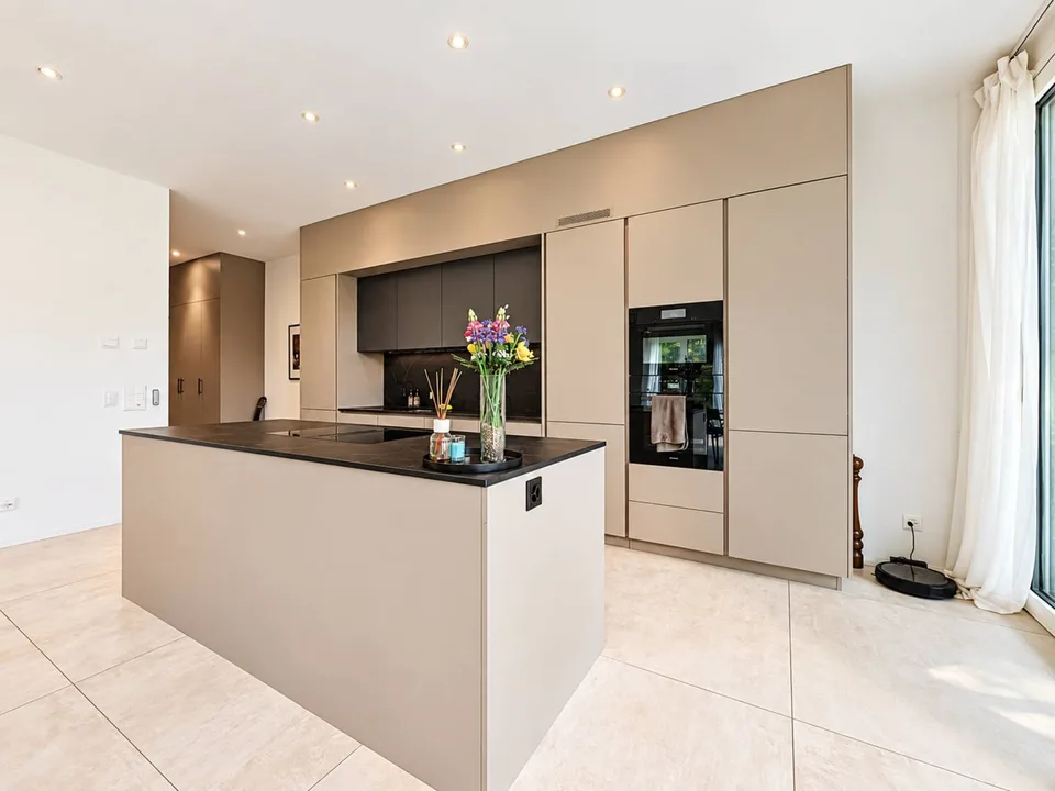 Elegante appartamento di 3.5 locali con terrazza e giardino privato – foto 4 di 17