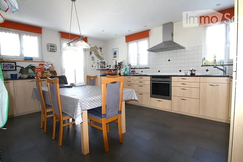 Large 8.5 room single-family house with a very beautiful view – photo 5 of 15