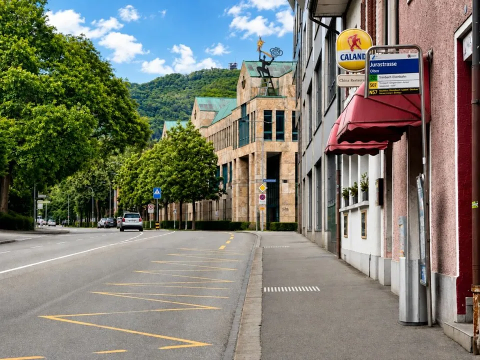 Immeuble d'habitation et de commerce nécessitant une rénovation au cœur d'Olten – photo 2 sur 20