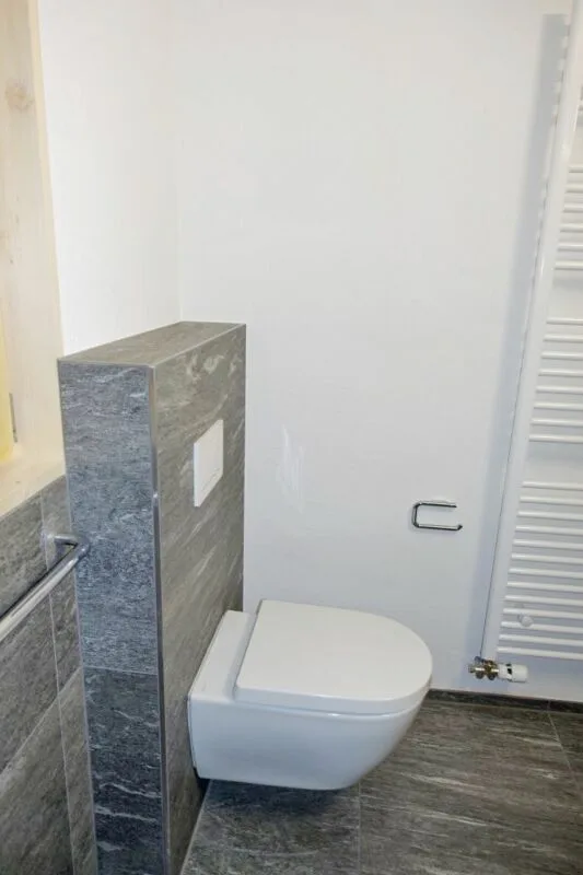 Casa a due famiglie con due appartamenti di 4,5 locali, appartamento n. 1 – foto 12 di 13