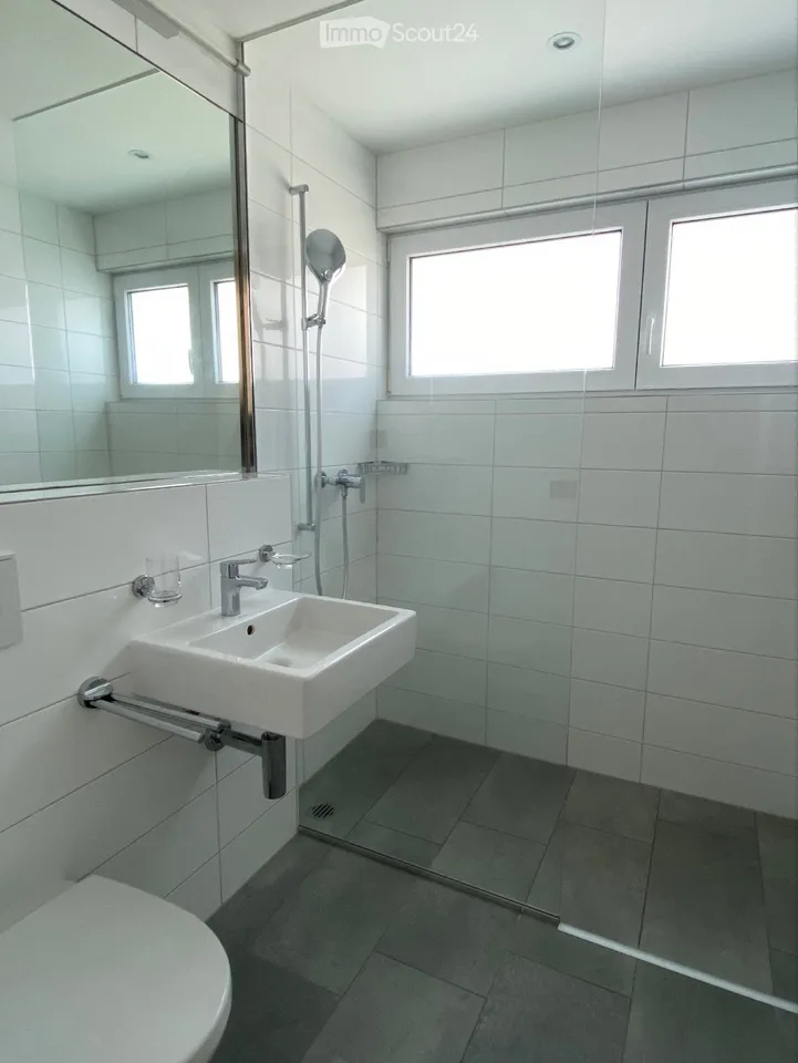 Haus zur Miete in Contra 4.5 Zimmer - Ein Mieter gesucht – Foto 3 von 5