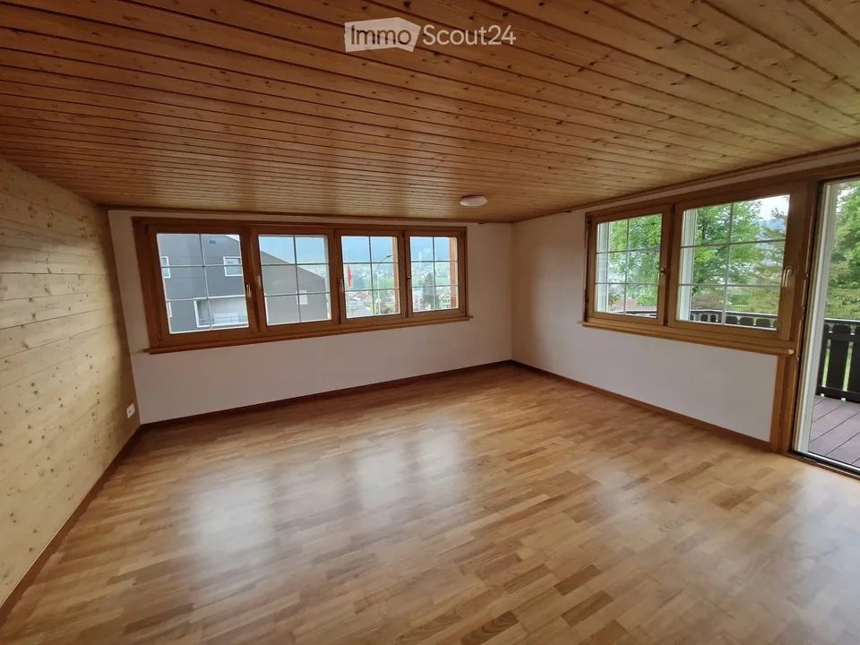 4.5-Zimmer-Wohnung mit Terrasse & Garage – Foto 2 von 5