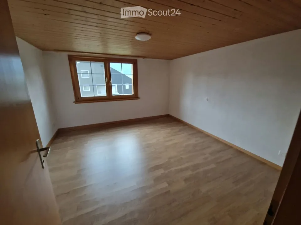 4.5-Zimmer-Wohnung mit Terrasse & Garage – Foto 3 von 5