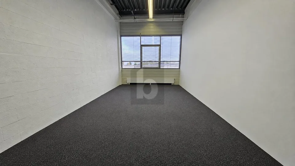 LOCAL POLYVALENT DE 110 M² – photo 4 sur 5