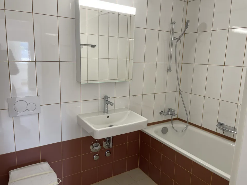 APPARTEMENT 4.5 RENOVE AVEC BALCON ET ASCENSEUR – photo 9 sur 11