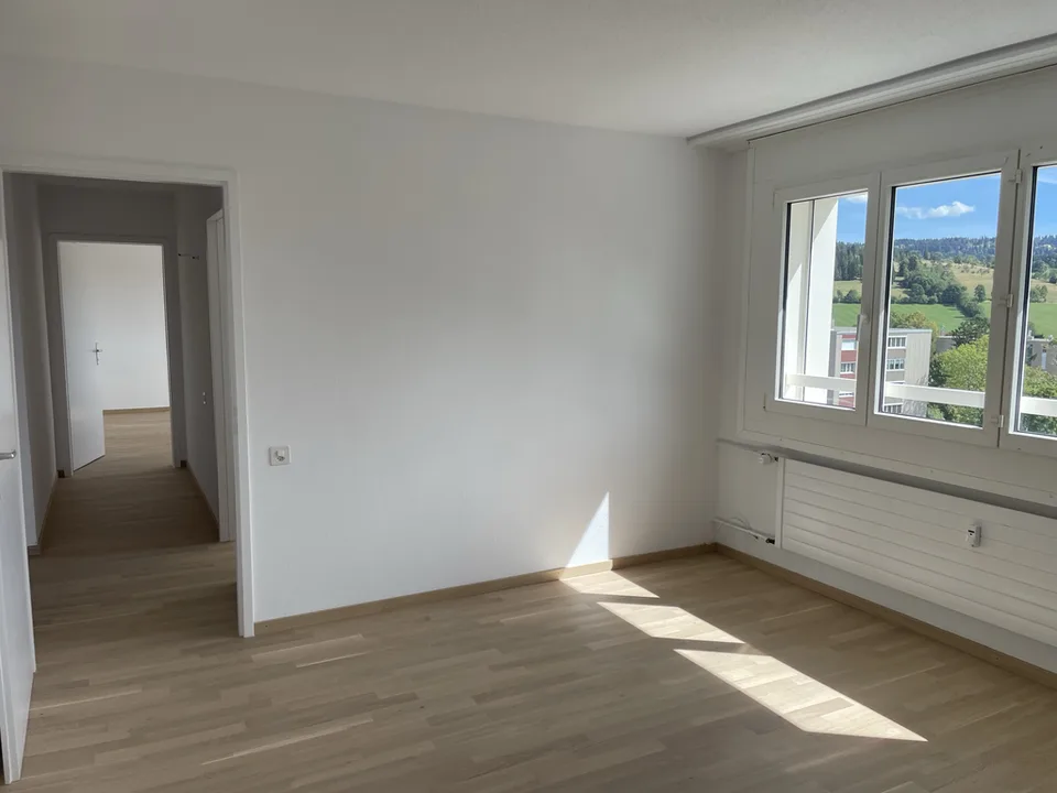 APPARTEMENT 4.5 RENOVE AVEC BALCON ET ASCENSEUR – photo 4 sur 11