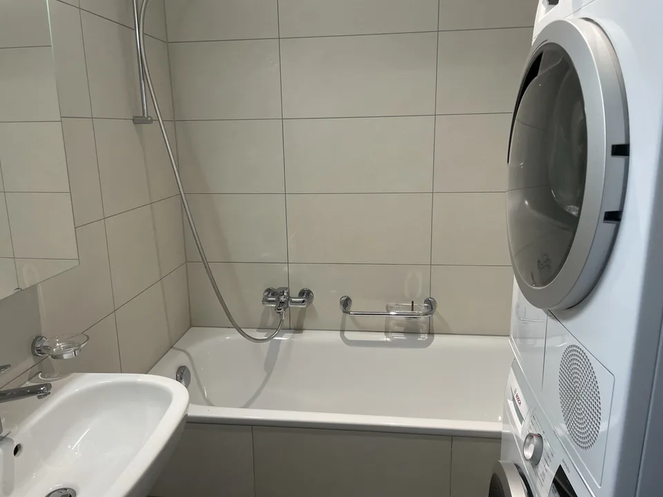 Bello appartamento 83 m2 di 3 locali in centro città con balcone – foto 9 di 9