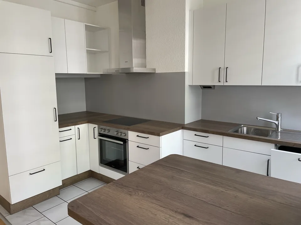 Bello appartamento 83 m2 di 3 locali in centro città con balcone – foto 2 di 9