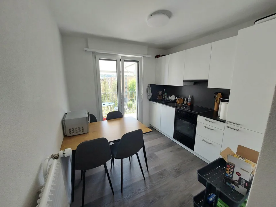Schönes 2.5-Zimmer-Appartement im 4. Stock mit Aufzug – Foto 2 von 7