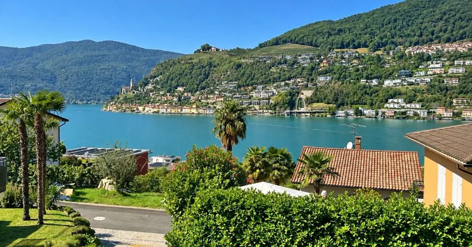 Appartamento con terrazza panoramica piscina e splendida vista lago – foto 18 di 20
