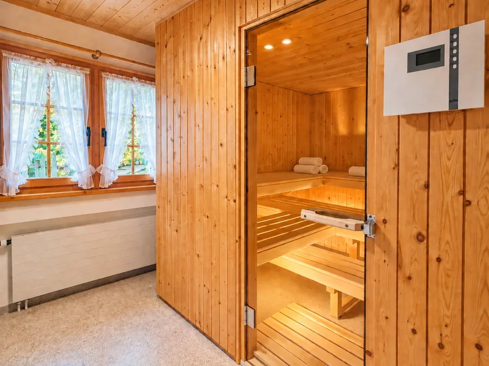 Eine Immobilie, die sofort berührt. Traditionell. Warm. Sonnenverwöhnt. – Foto 9 von 15