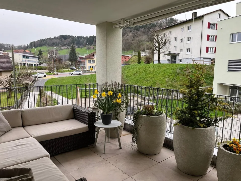 Grosse 2.5-Zimmerwohnung mit gemütlicher Loggia – Foto 4 von 8