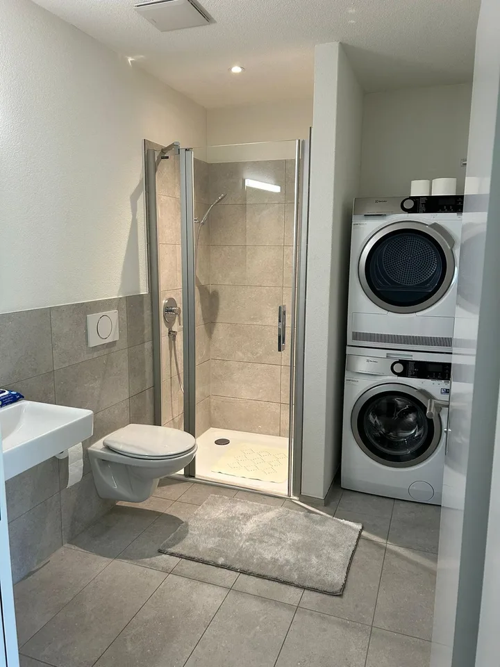 Grosse 2.5-Zimmerwohnung mit gemütlicher Loggia – Foto 5 von 8